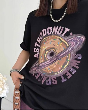 洋氣卡通甜甜圈印圖字母TEE-002558-精選單品特價7折
