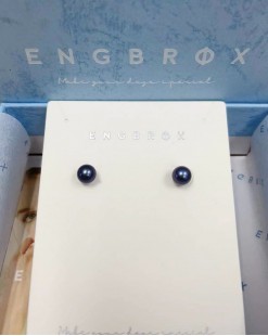 韓系ENGBROX黑色淡水珍珠耳環 - 89180 - 全店新款85折,買满$500即減$50輸入優惠碼(less50) 買滿$800即減$100輸入優惠碼(less100)